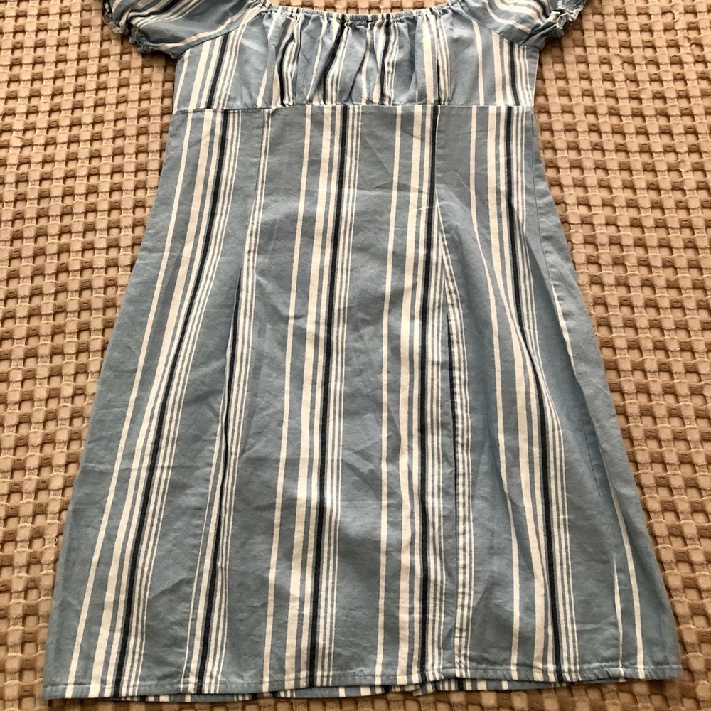 Buttoned Puff Sleeve Dress - Picture 2 of 2